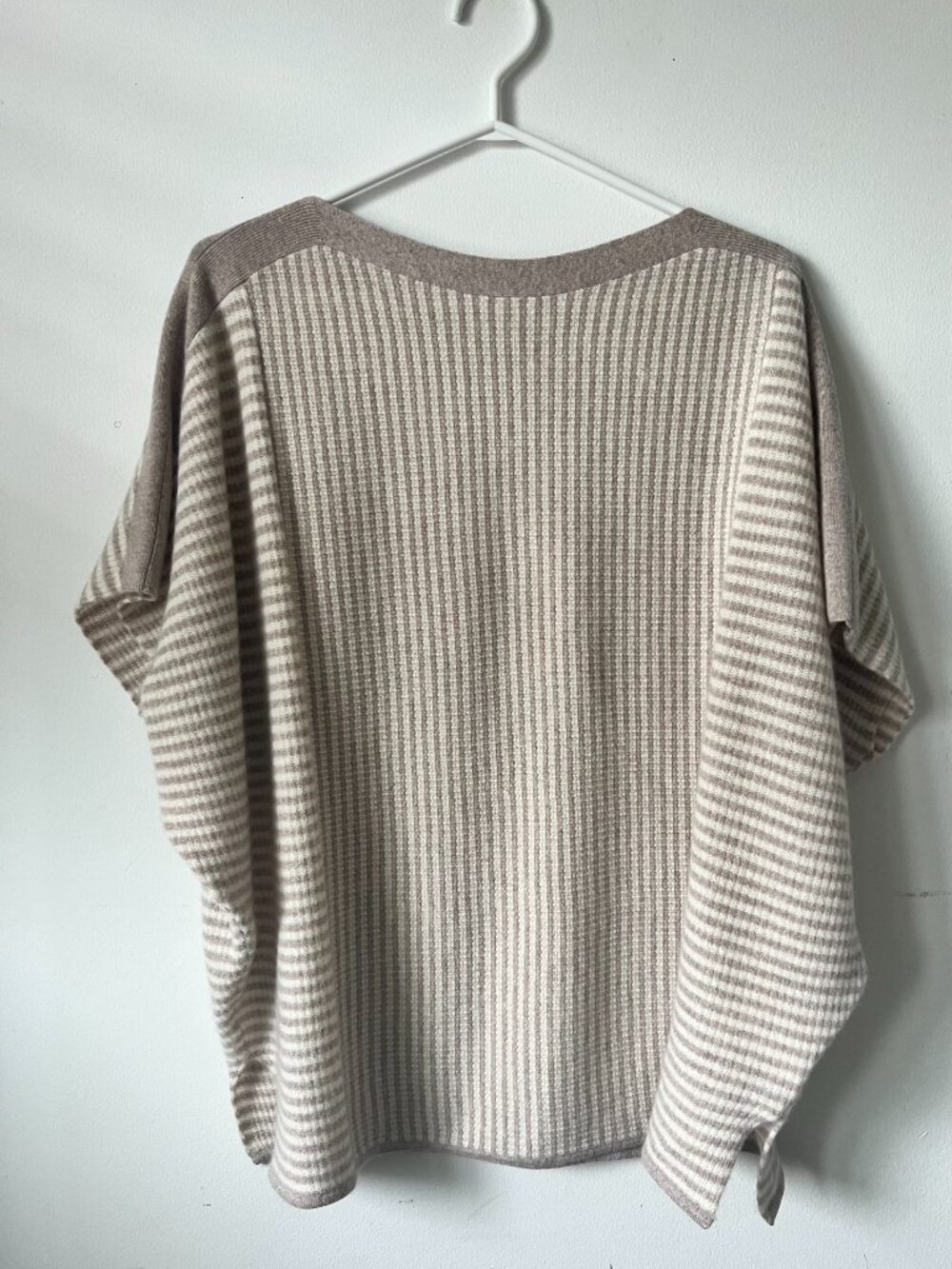 Club Monaco 100% Cashmere Striped Poncho Cape Sweater in White Beige Medium